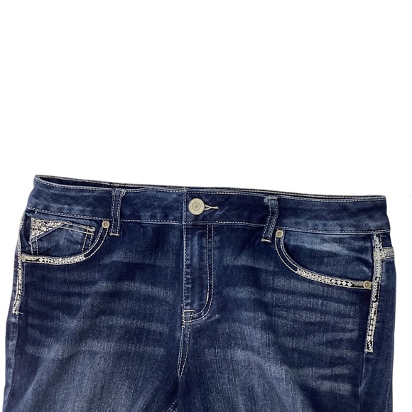 Maurices Women's Dark Wash Bootcut Jeans Embellished Pockets Size 14 Short - Picture 2 of 10